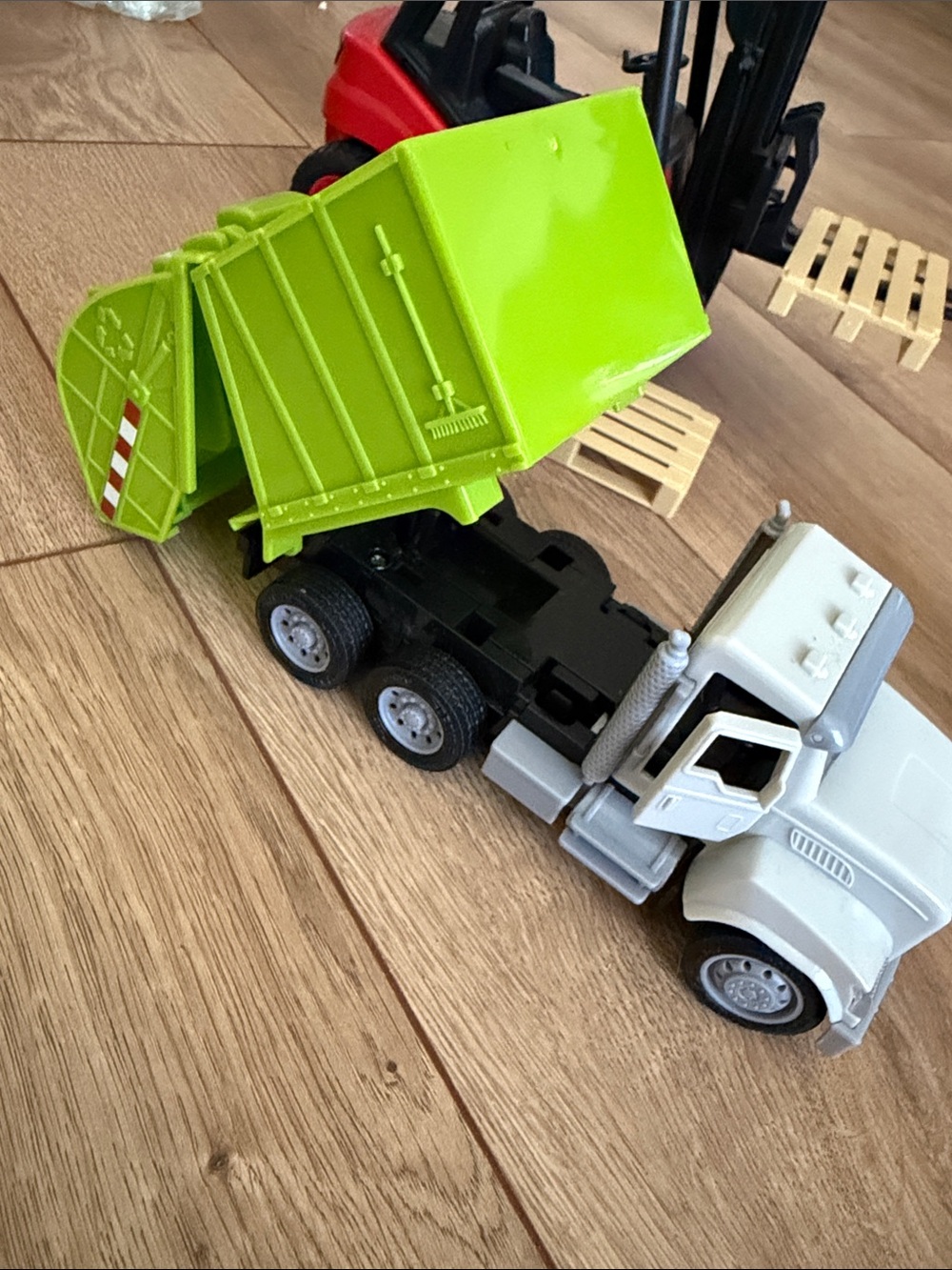 Lot of 6 different toy vehicles - Picture 5 of 16
